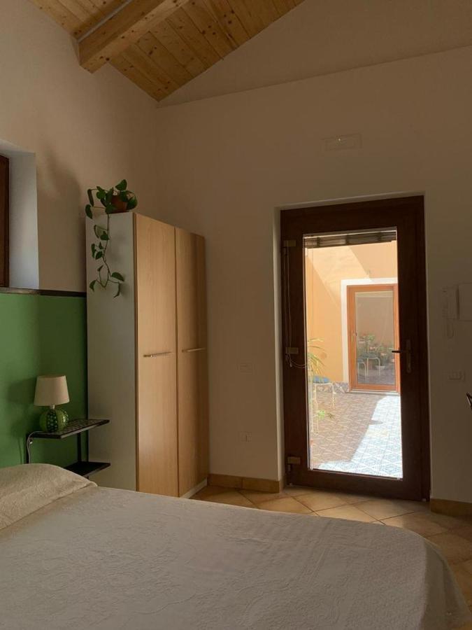 Bed and Breakfast La Stanza In Giardino à Cava deʼ Tirreni Extérieur photo